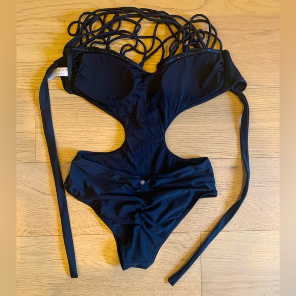 Beautiful backless one piece bathing suit - Picture 2 of 2